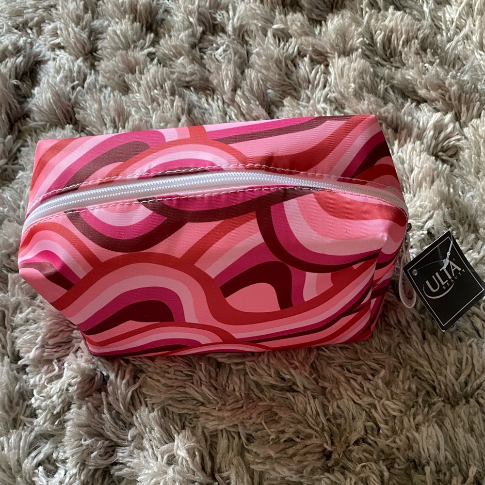 NWT COSMETIC BAG